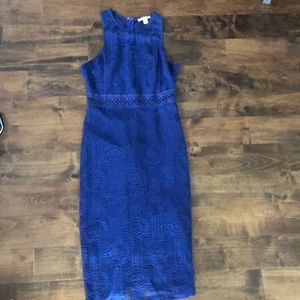 Knee length lace dress with cut out middle